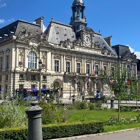 Apartament Logement Hyper Centre Jean-Jaures Tours Zewnętrze zdjęcie